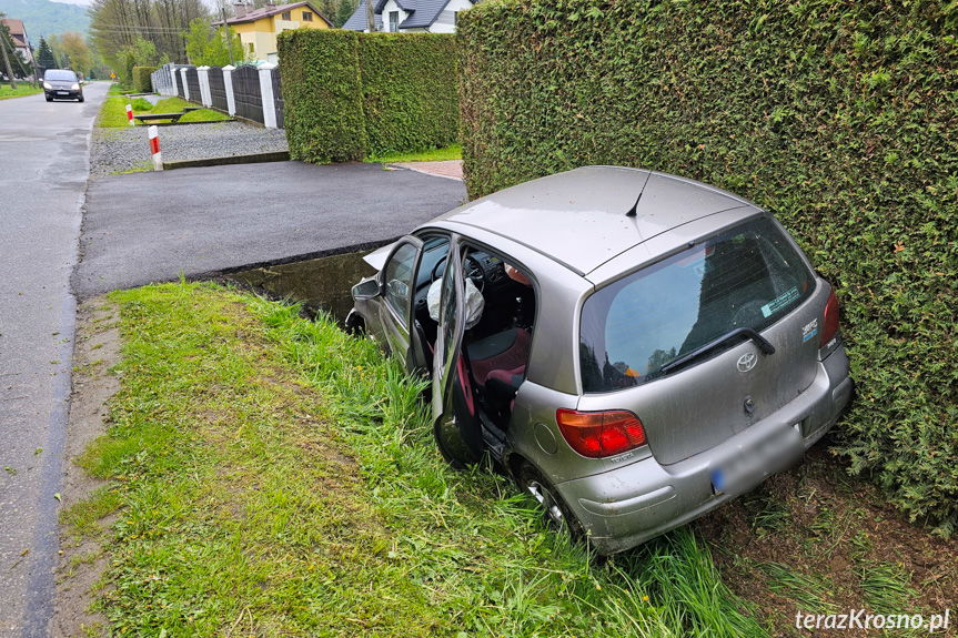 Wjechała w betonowy przepust