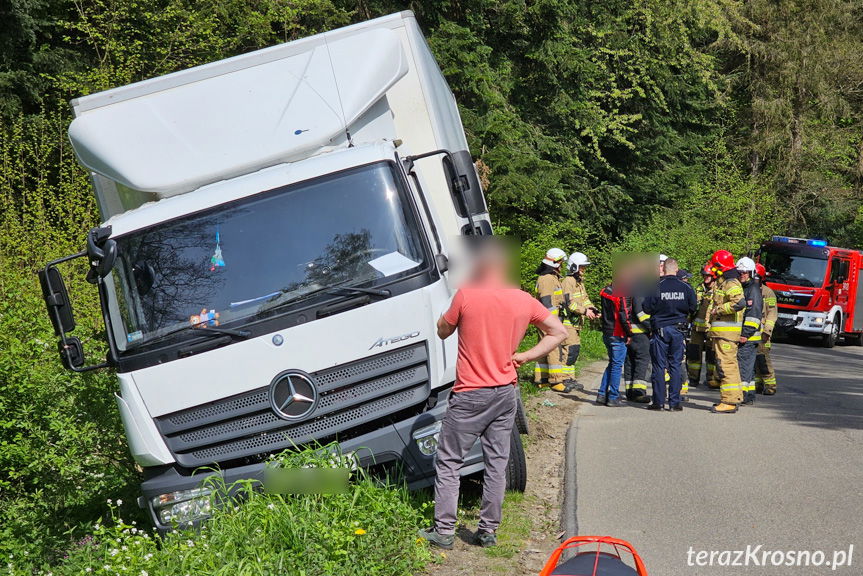 Kobylany. Zjechał ciężarówką z drogi