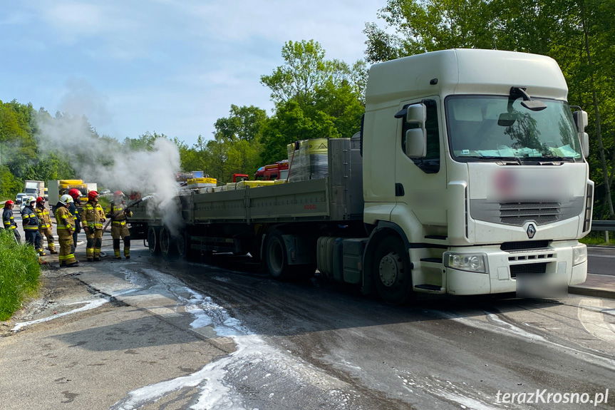 Pożar opony w ciężarówce na DK 19