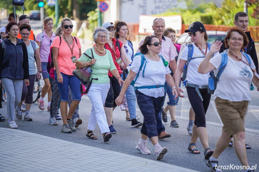 Radośni i pełni wiary. Pielgrzymi z Krosna wyruszyli na Jasną Górę