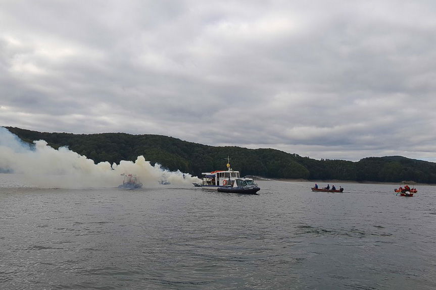 Służby ratunkowe prowadziły ćwiczenia nad Jeziorem Solińskim