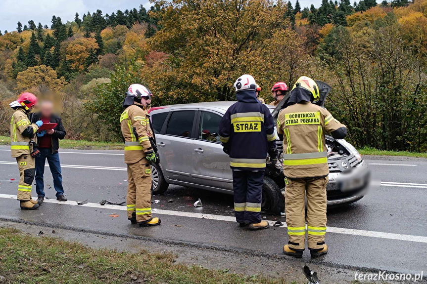 Zderzenie busa z osobówką na DK19