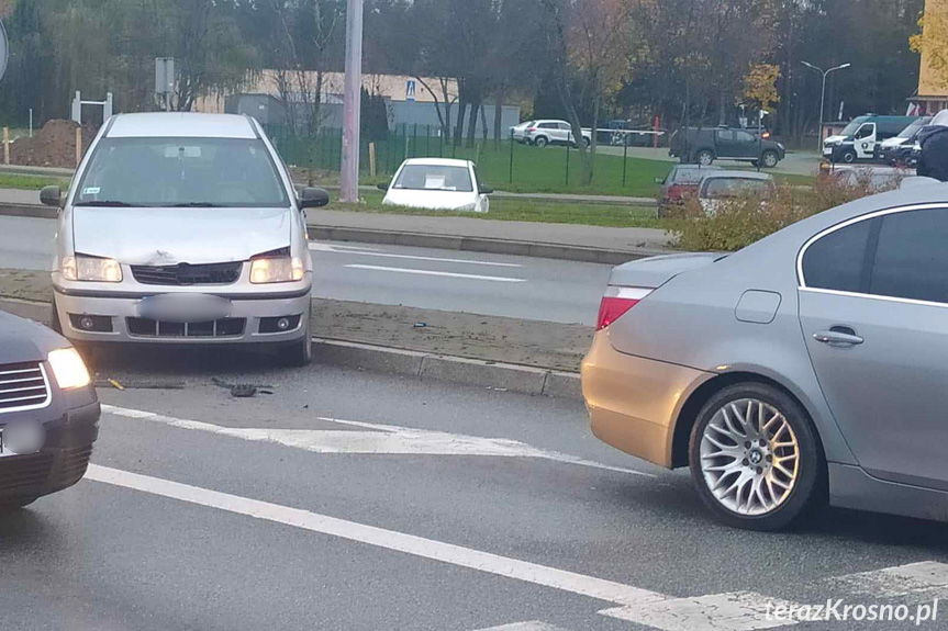 Zderzenie volkswagena i bmw na skrzyżowaniu w Krośnie