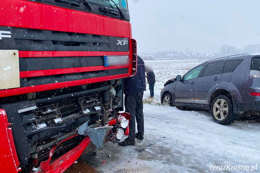 Czołowe zderzenie w Rogach. Jedna osoba poszkodowna