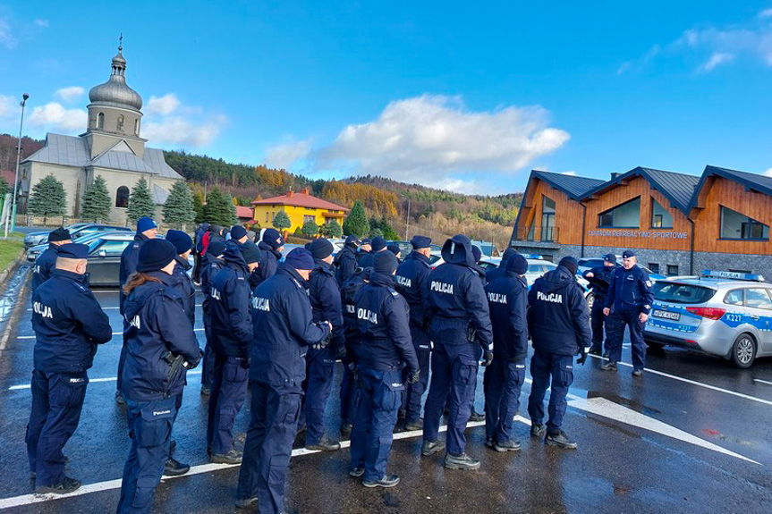 Studenci na ćwiczeniach policyjnych